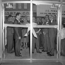 Ribbon Cutting Citizen's Bank